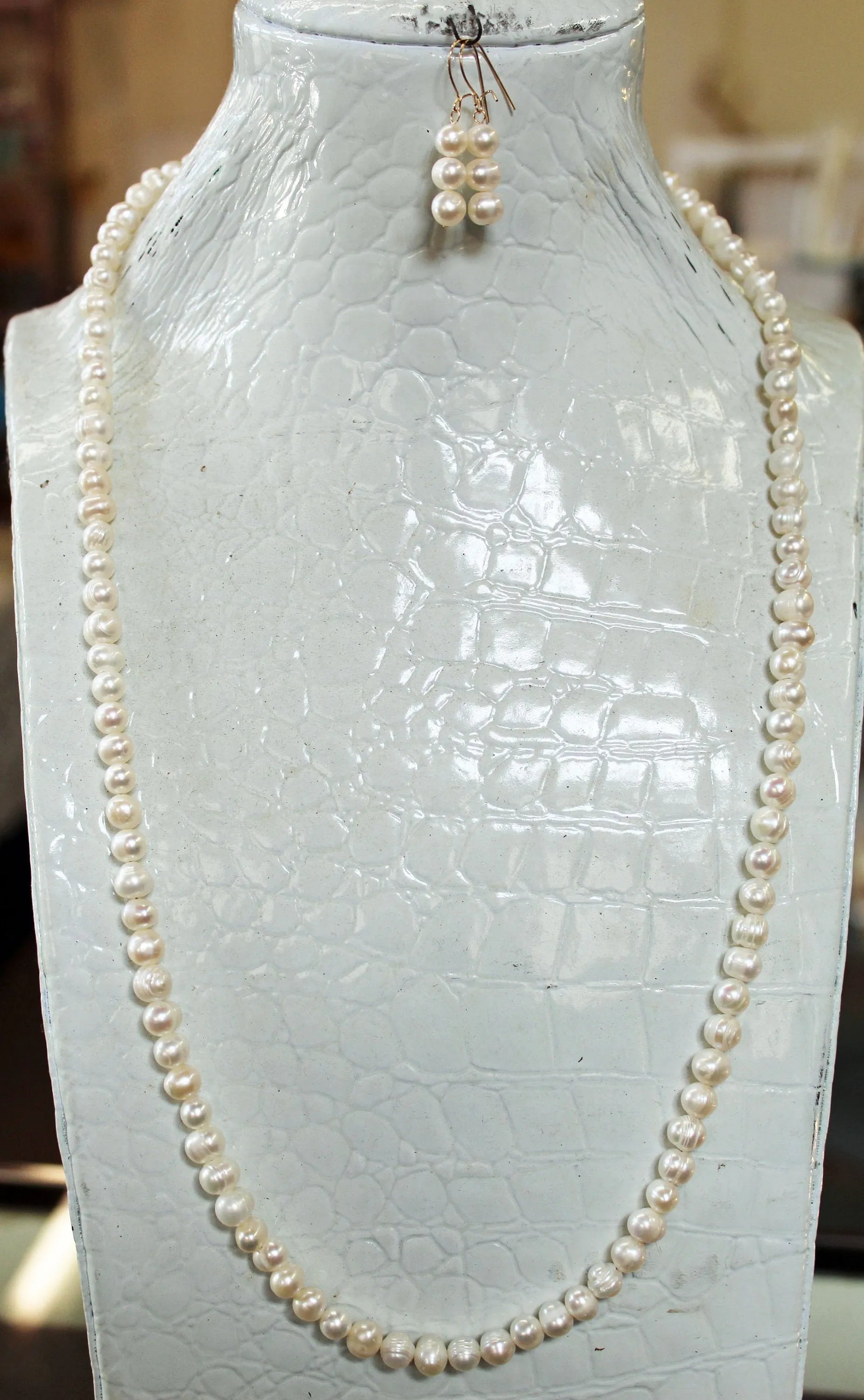 Freshwater Pearl Necklace and Earrings Set - June Birthstone